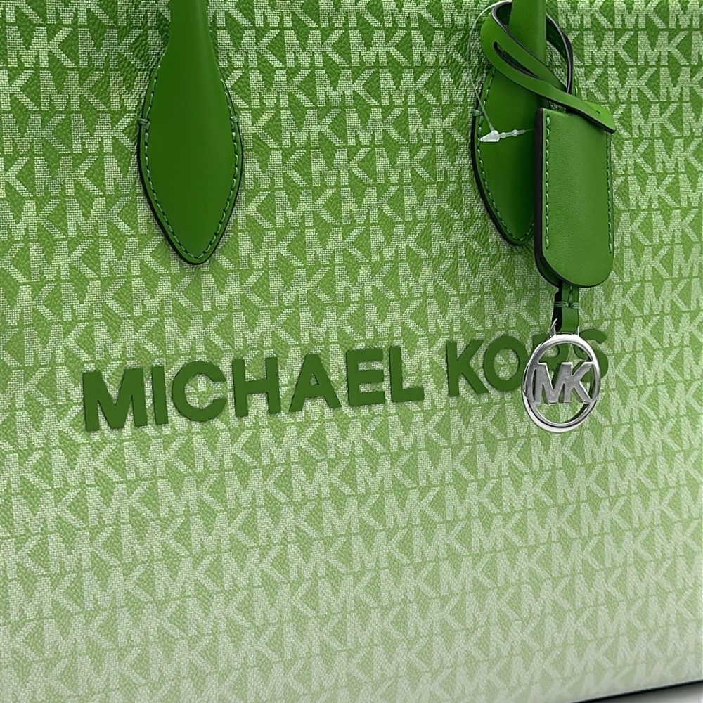 Michael Kors Mirella Medium Ombré Logo Tote Bag
Jungle Green
NWT - Picture 14 of 15